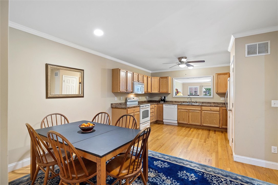 49 Bay Ridge Drive, Unit 5B Middletown, RI 02842 - Photo 8 of 28