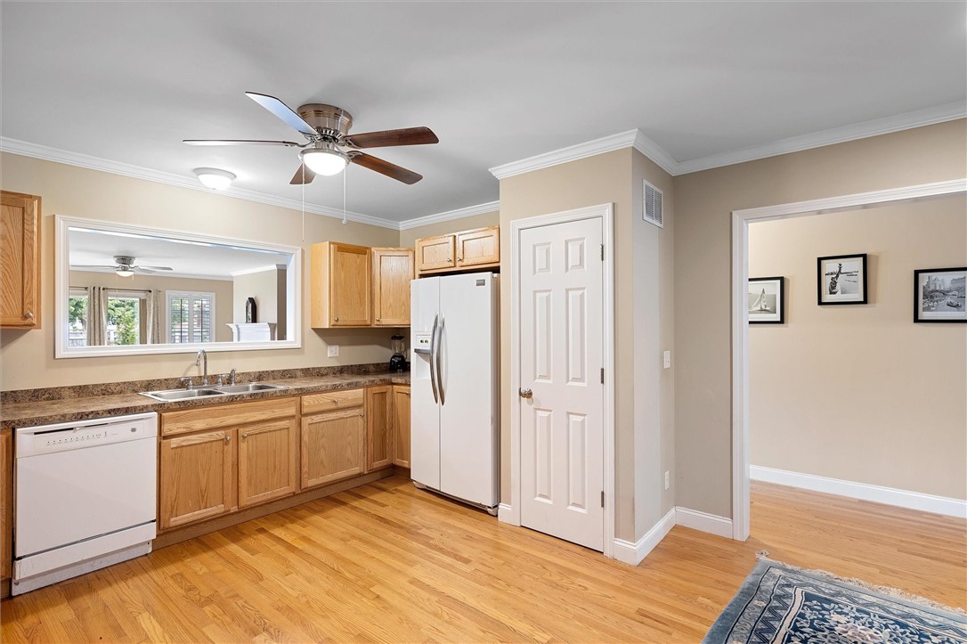 49 Bay Ridge Drive, Unit 5B Middletown, RI 02842 - Photo 9 of 28