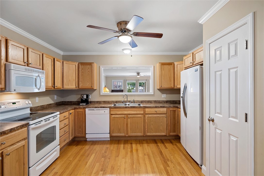 49 Bay Ridge Drive, Unit 5B Middletown, RI 02842 - Photo 10 of 28