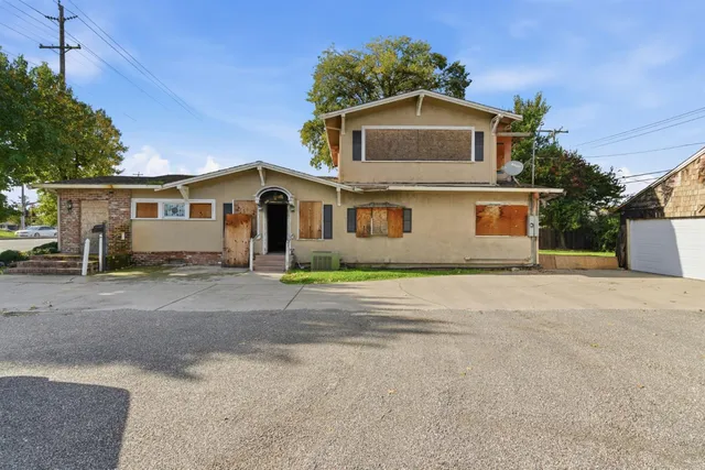 $530,000 | 713 West Kettleman Lane, Lodi, CA 95240