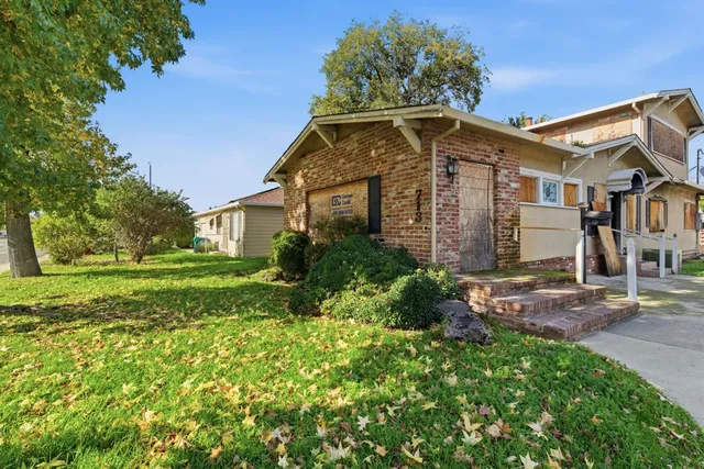 $530,000 | 713 West Kettleman Lane, Lodi, CA 95240