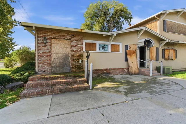 $530,000 | 713 West Kettleman Lane, Lodi, CA 95240