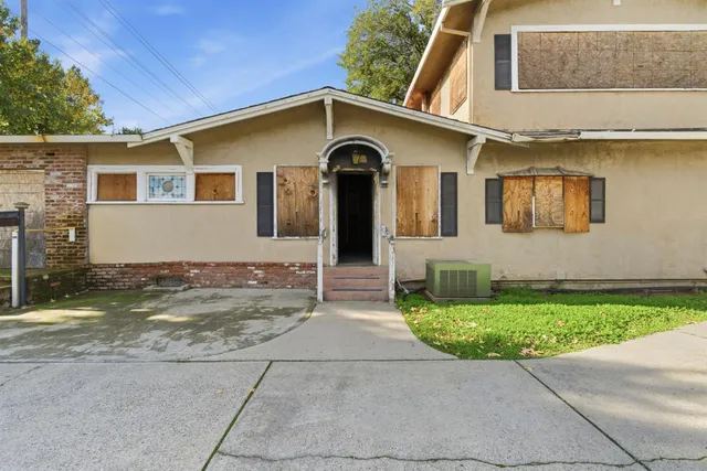 $530,000 | 713 West Kettleman Lane, Lodi, CA 95240