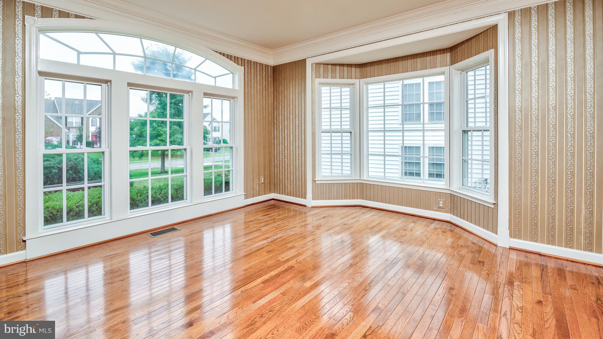 13075 Invergordon Street Bristow, VA 20136 - Photo 8 of 27 Living Room