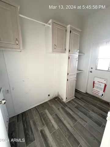 a view of utility room