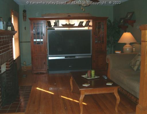 158 Dutch Road Charleston, WV 25302 - Photo 2 of 7 Living Room.