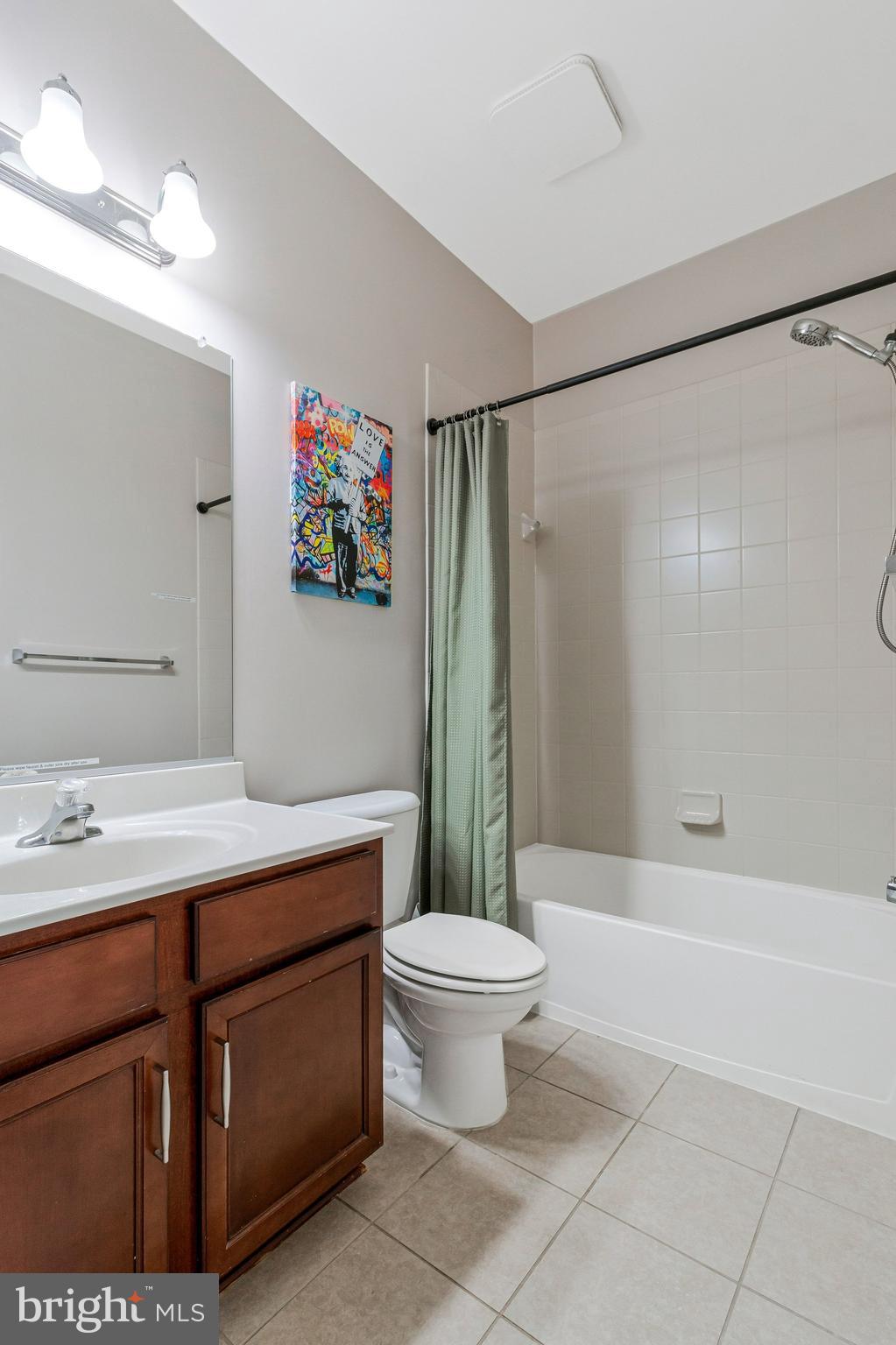11718 Leesborough Circle Silver Spring, MD 20902 - Photo 42 of 42 Hallway Bath