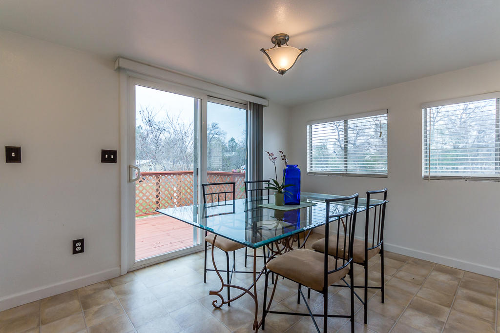16604 Power Line Road Redding, CA 96001 - Photo 11 of 27 25 dining