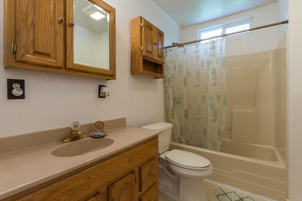 16604 Power Line Road Redding, CA 96001 - Photo 15 of 27 35 master bath