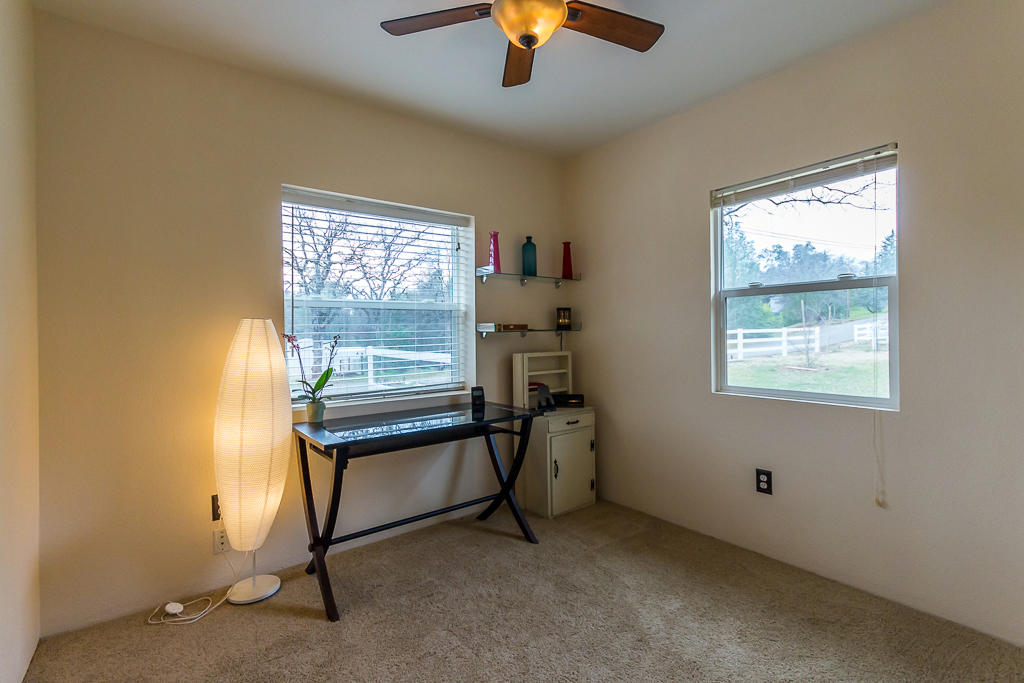 16604 Power Line Road Redding, CA 96001 - Photo 16 of 27 45 bedroom