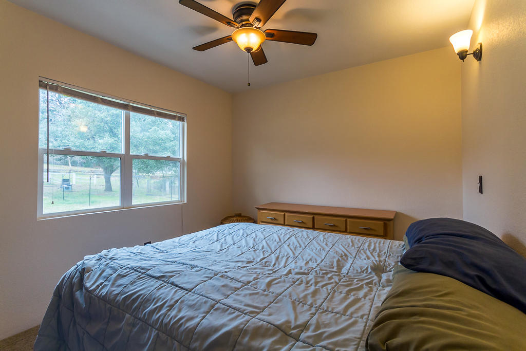 16604 Power Line Road Redding, CA 96001 - Photo 17 of 27 46 bedroom
