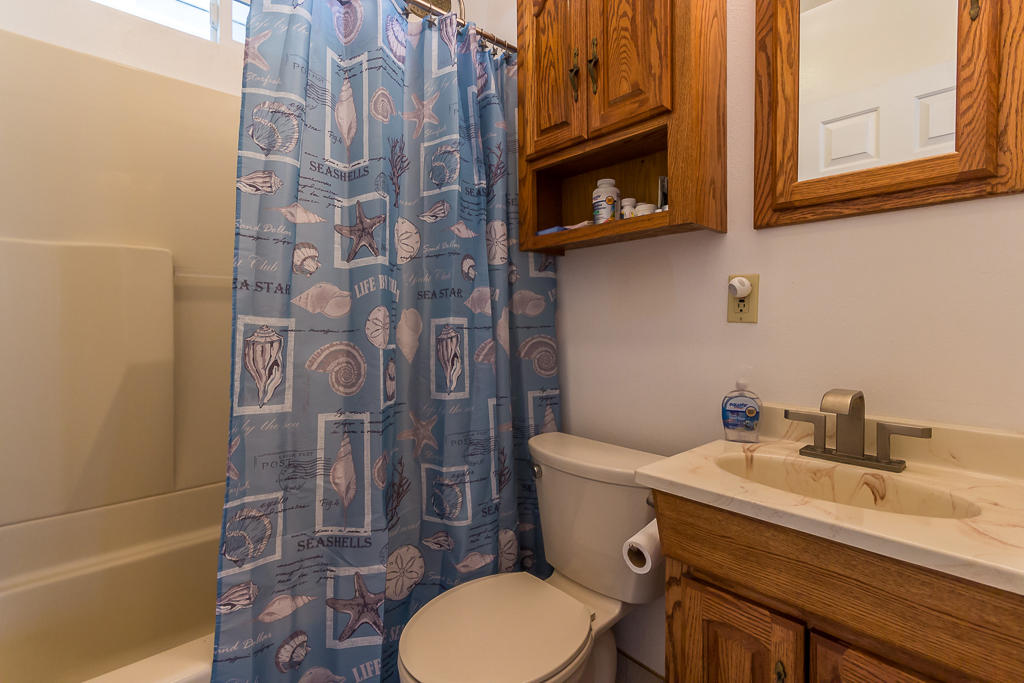 16604 Power Line Road Redding, CA 96001 - Photo 19 of 27 48 hall bath
