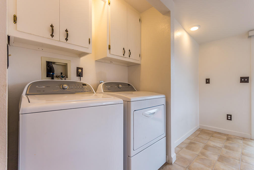 16604 Power Line Road Redding, CA 96001 - Photo 20 of 27 55 laundry