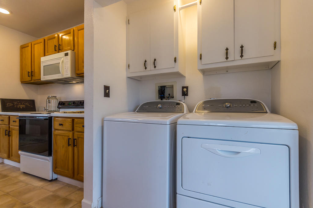16604 Power Line Road Redding, CA 96001 - Photo 21 of 27 56 laundry