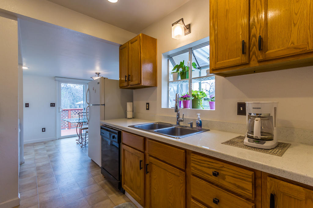 16604 Power Line Road Redding, CA 96001 - Photo 8 of 27 18 kitchen