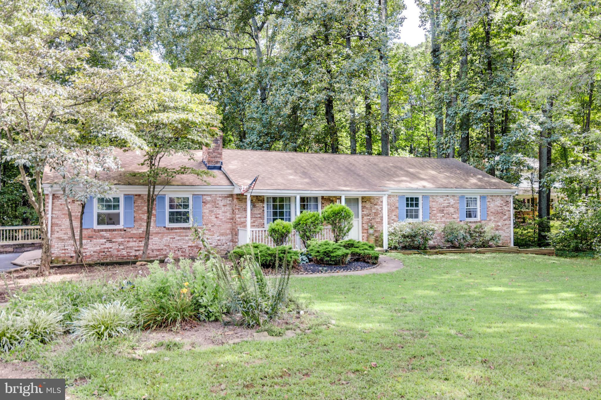 41377 Red Hill Road Leesburg, VA 20175 - Photo 3 of 24 Front of house w/ 2 car attached garage on left