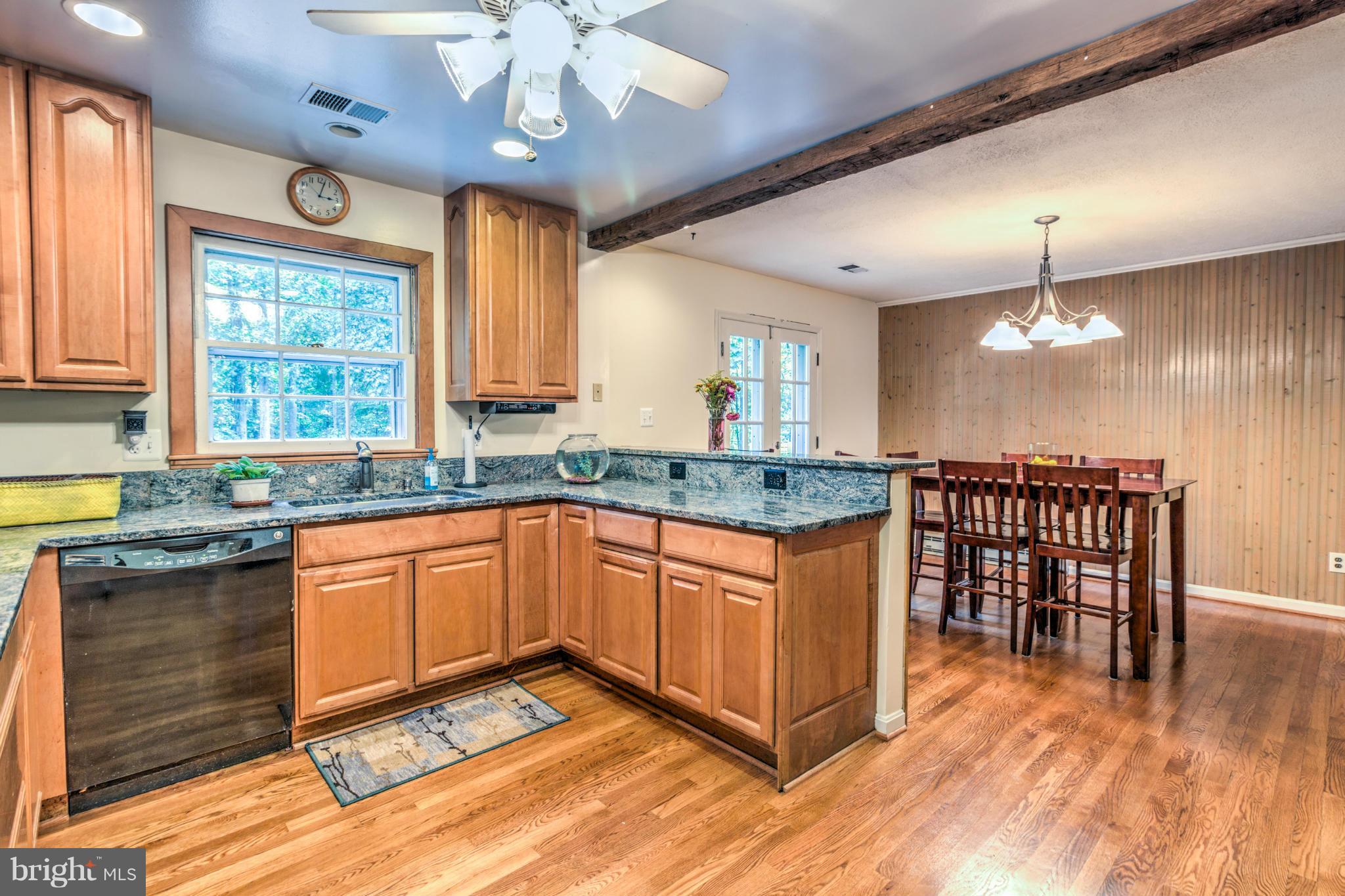 41377 Red Hill Road Leesburg, VA 20175 - Photo 5 of 24 Updated Kitchen w/ Granite!