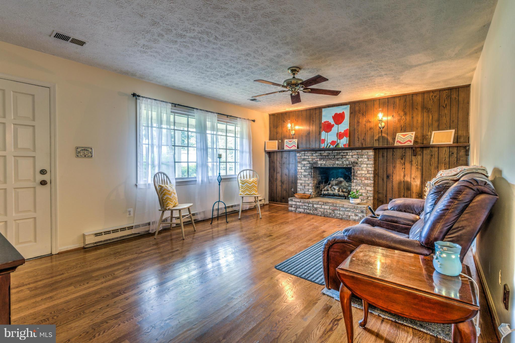 41377 Red Hill Road Leesburg, VA 20175 - Photo 9 of 24 Living Room w/ fireplace