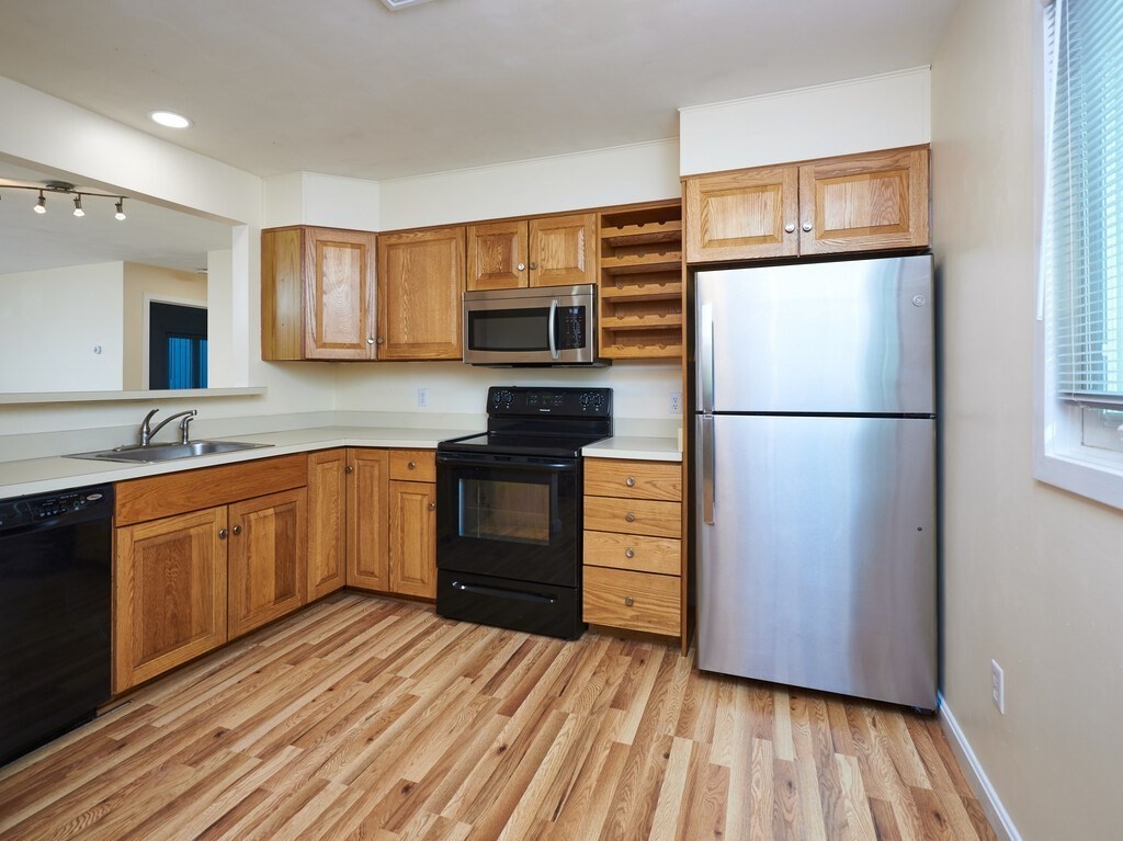 330 Sunderland Road, Unit 14 Worcester, MA 01604 - Photo 4 of 30 Gallery Image 4