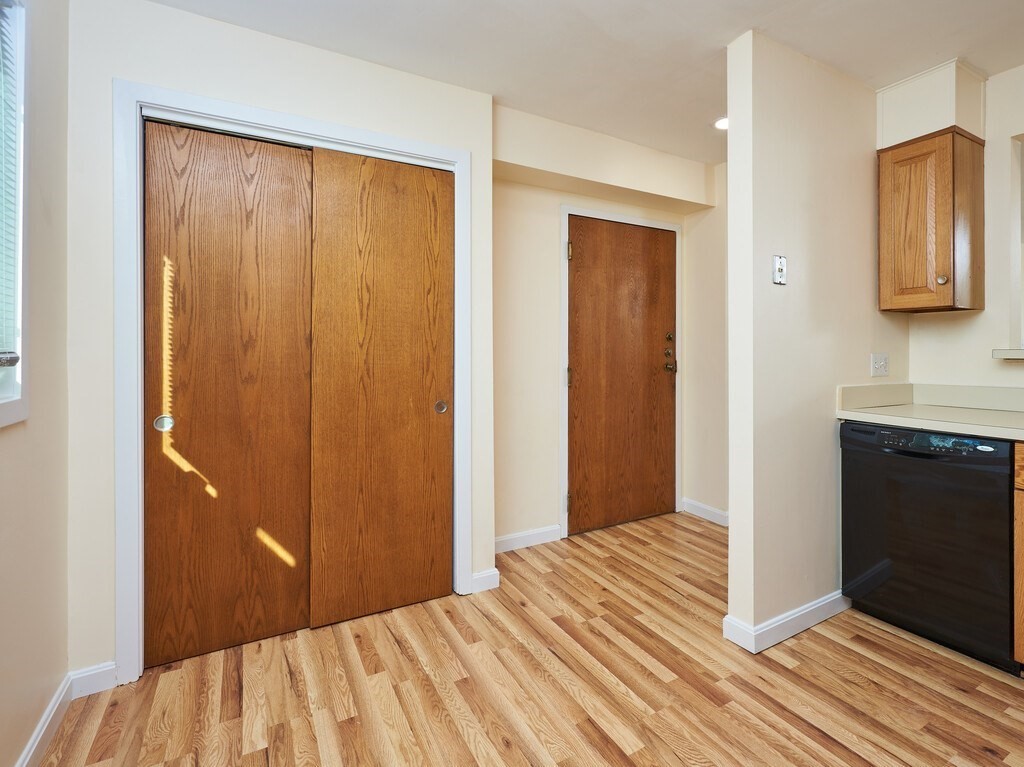 330 Sunderland Road, Unit 14 Worcester, MA 01604 - Photo 9 of 30 Gallery Image 9