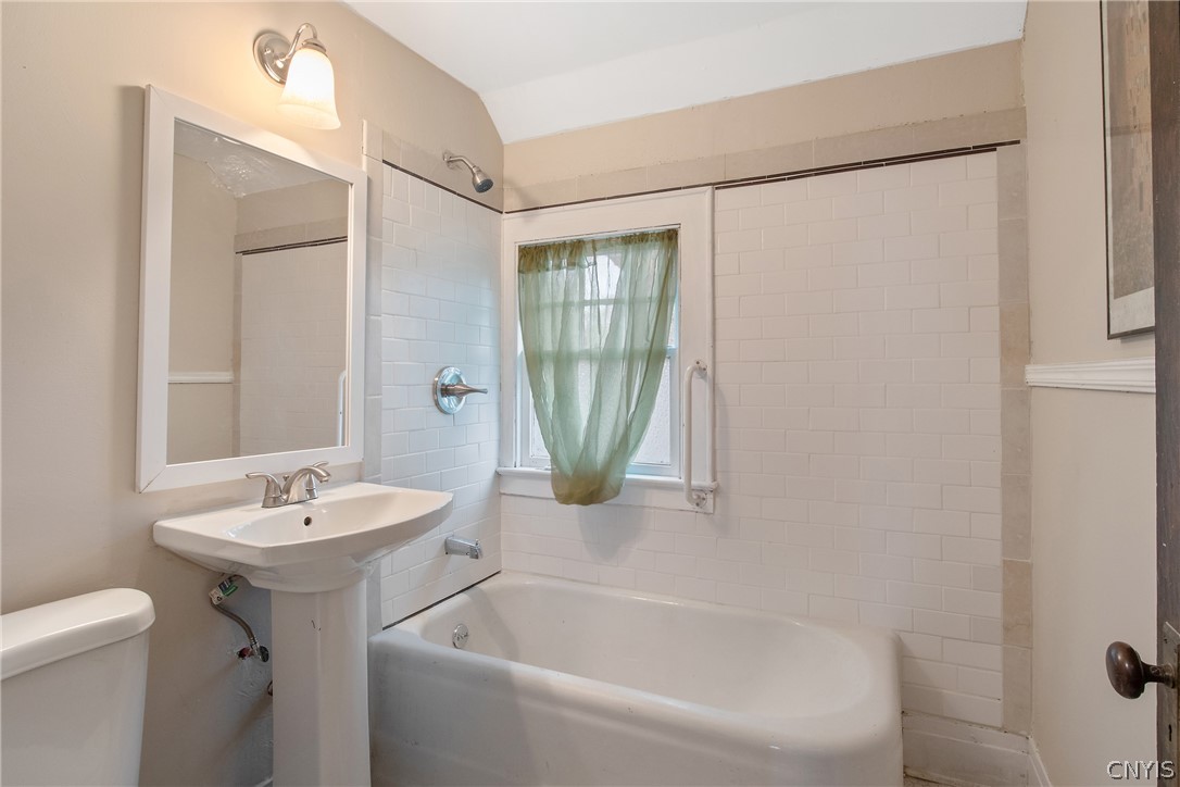 140 Ruth Avenue Syracuse, NY 13210 - Photo 27 of 34