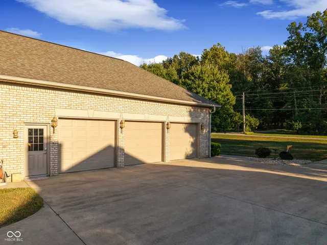 $619,000 | 8604 East County Road 200 North, Seymour, IN 47274