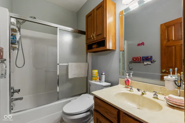 $619,000 | 8604 East County Road 200 North, Seymour, IN 47274