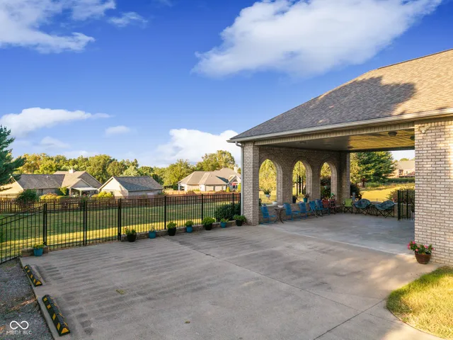 $619,000 | 8604 East County Road 200 North, Seymour, IN 47274