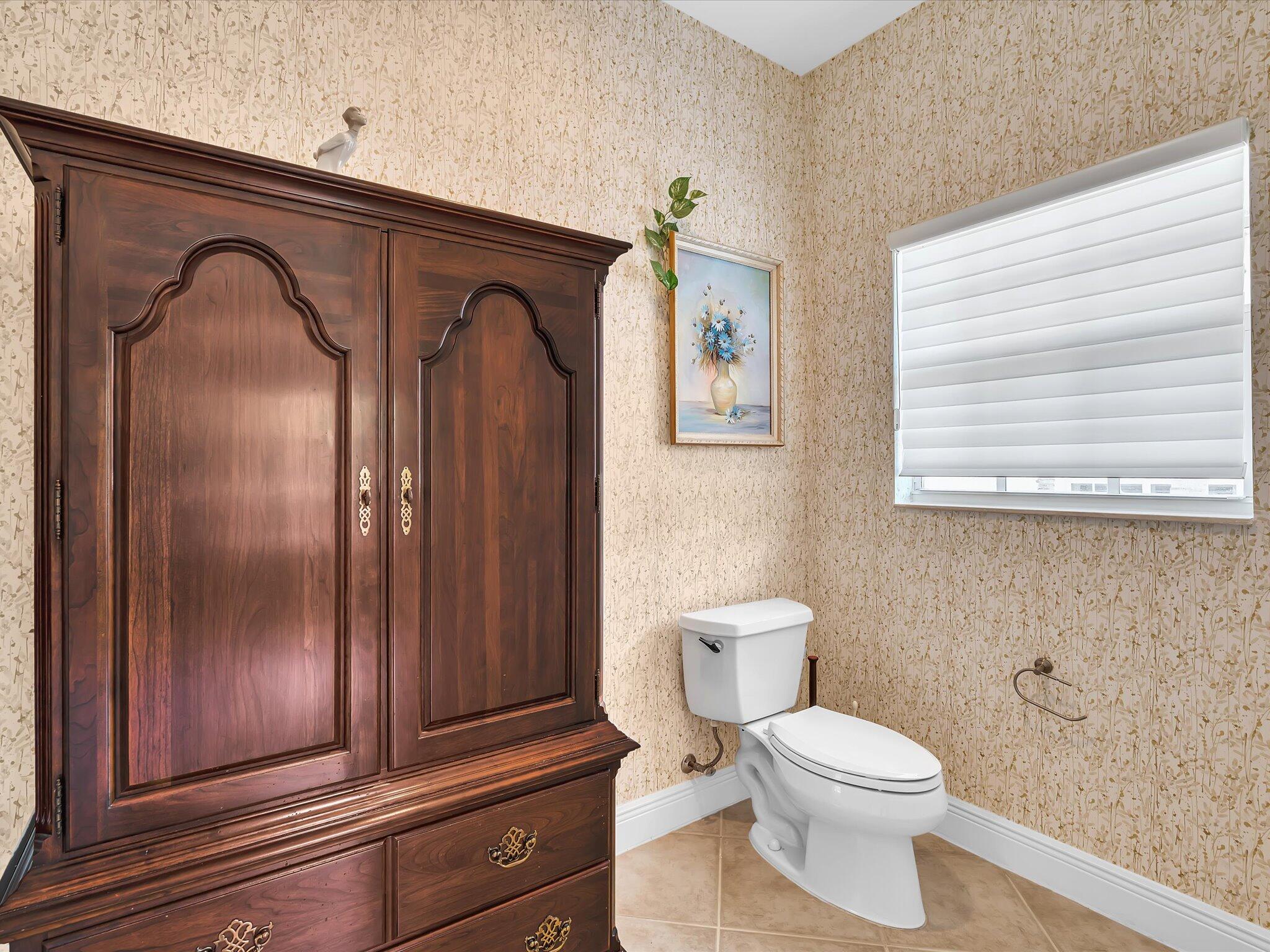 5575 Northeast Trieste Way Boca Raton, FL 33487 - Photo 27 of 38 Primary Water closet