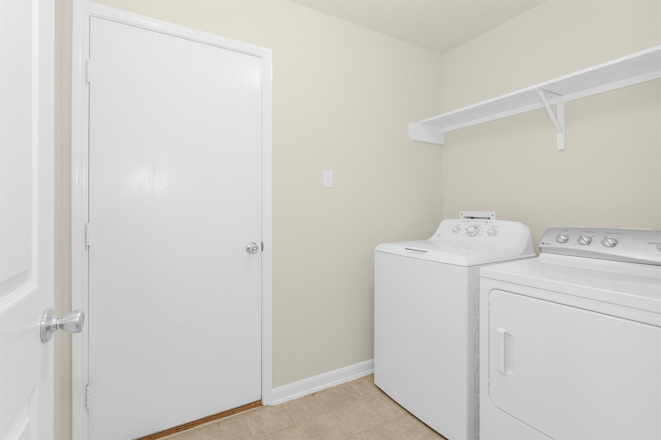 3131 Beacon Grove Street Spring, TX 77389 - Photo 27 of 38 a utility room with dryer and washer