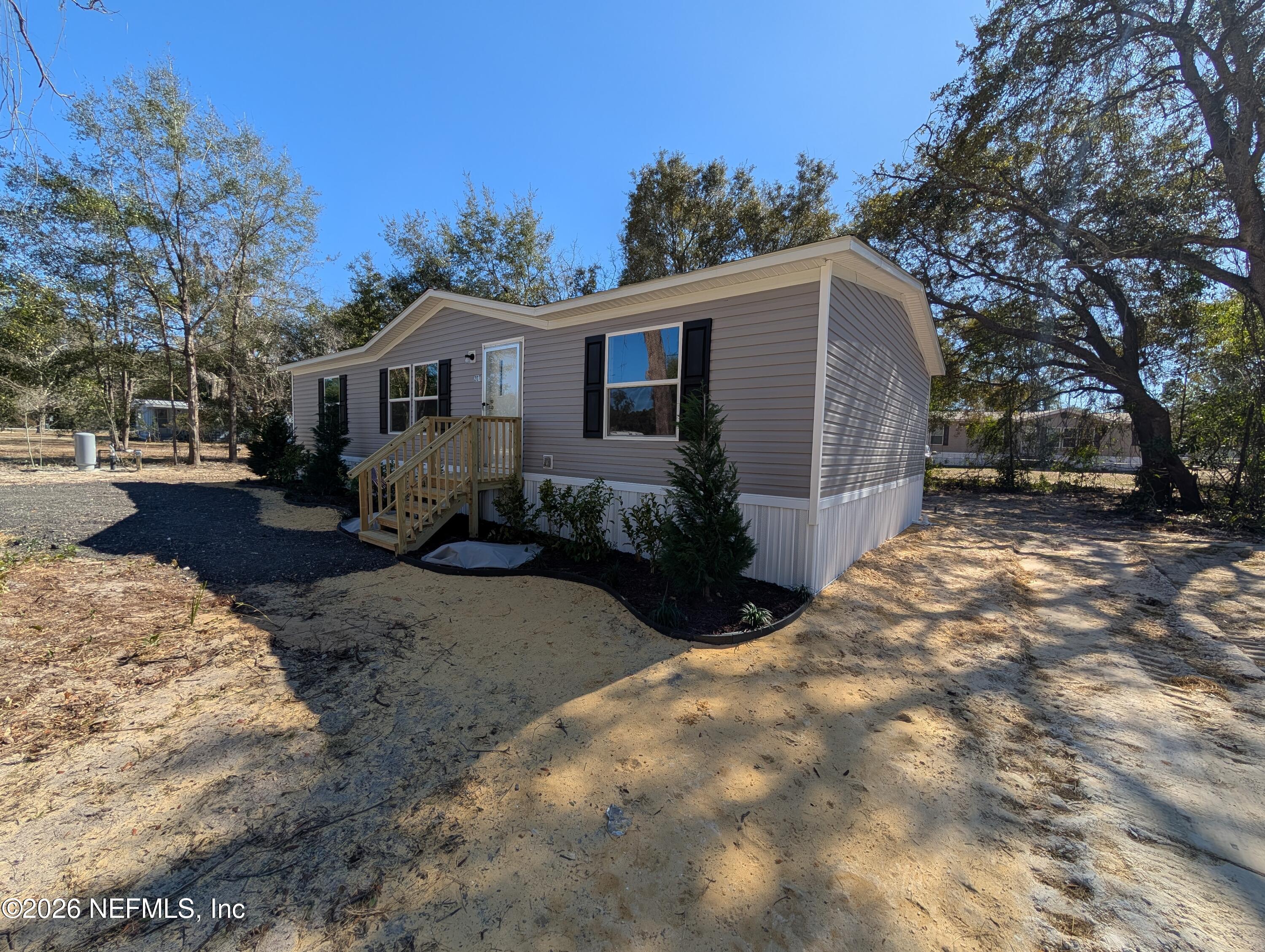 207 Ash Street Interlachen, FL 32148 - Photo 4 of 21 Front View Angled