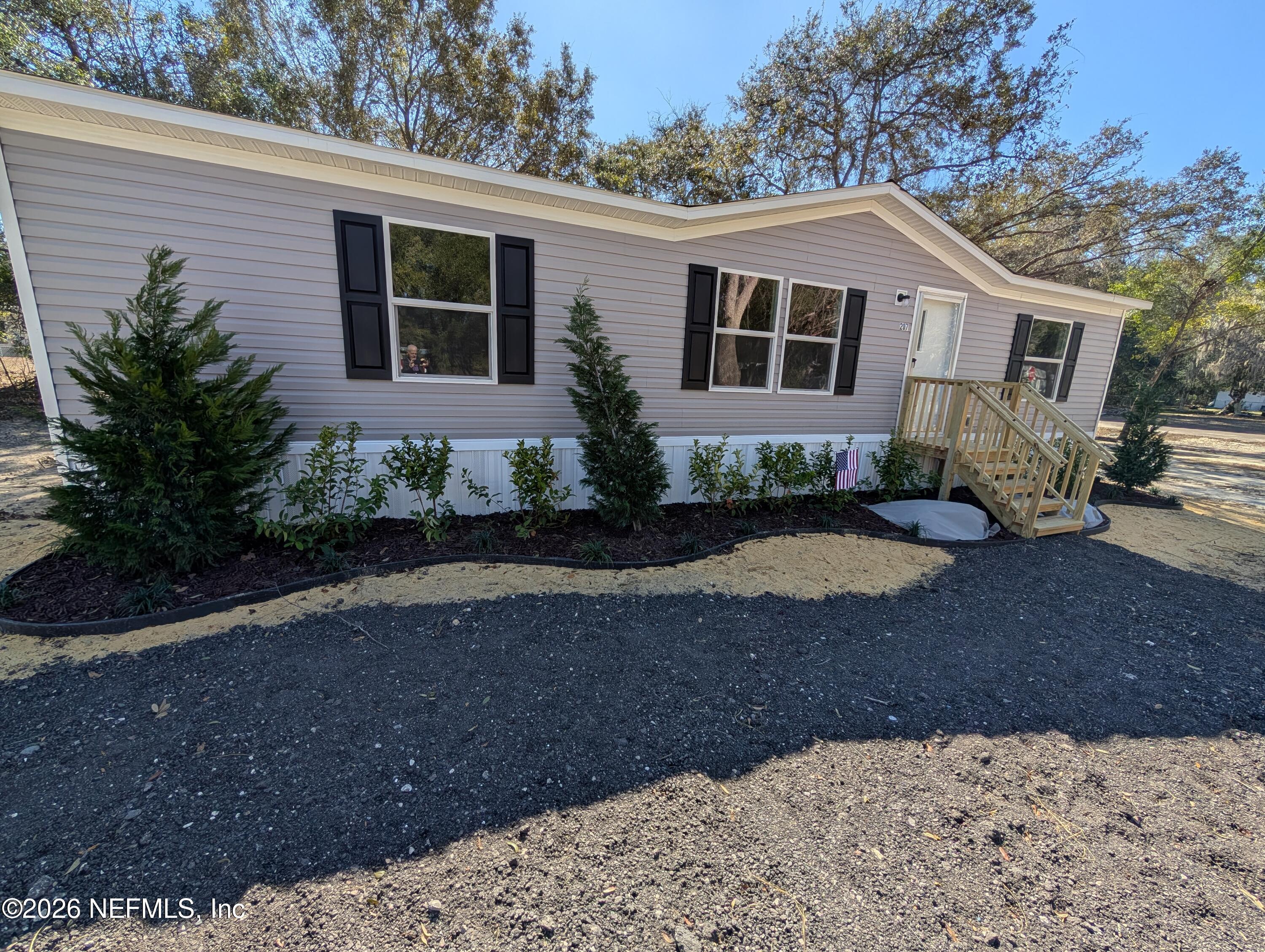 207 Ash Street Interlachen, FL 32148 - Photo 5 of 21 Front Closup View