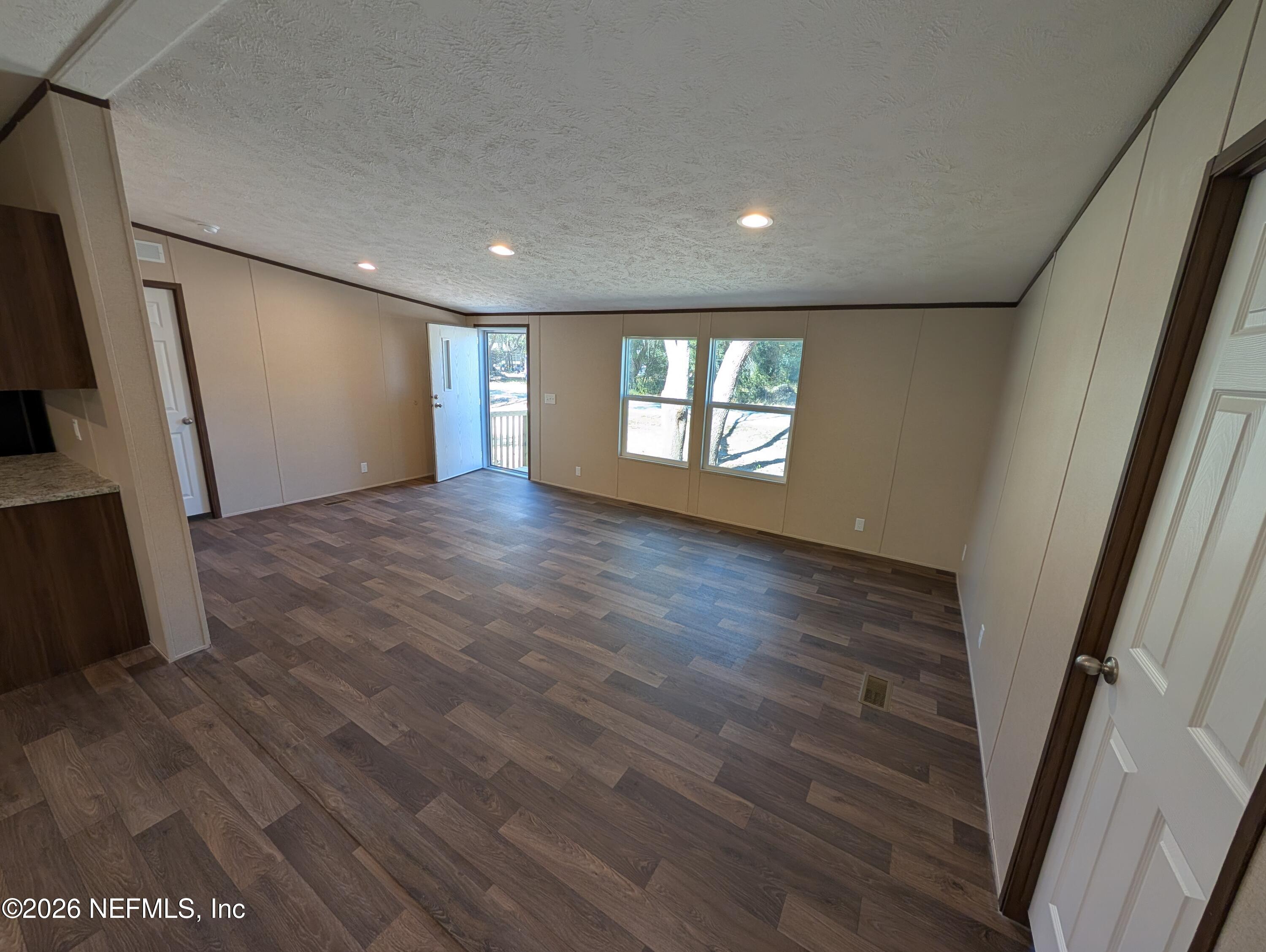 207 Ash Street Interlachen, FL 32148 - Photo 10 of 21 Living Room