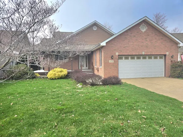 a view of a house with backyard