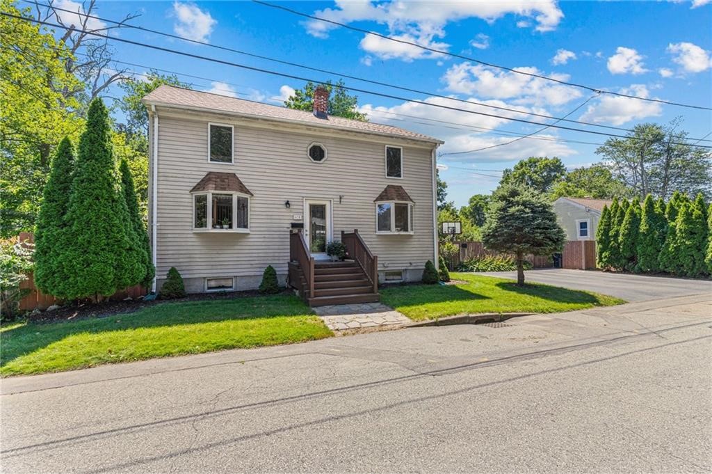 430 Beach Avenue Warwick, RI 02889 - Photo 2 of 44