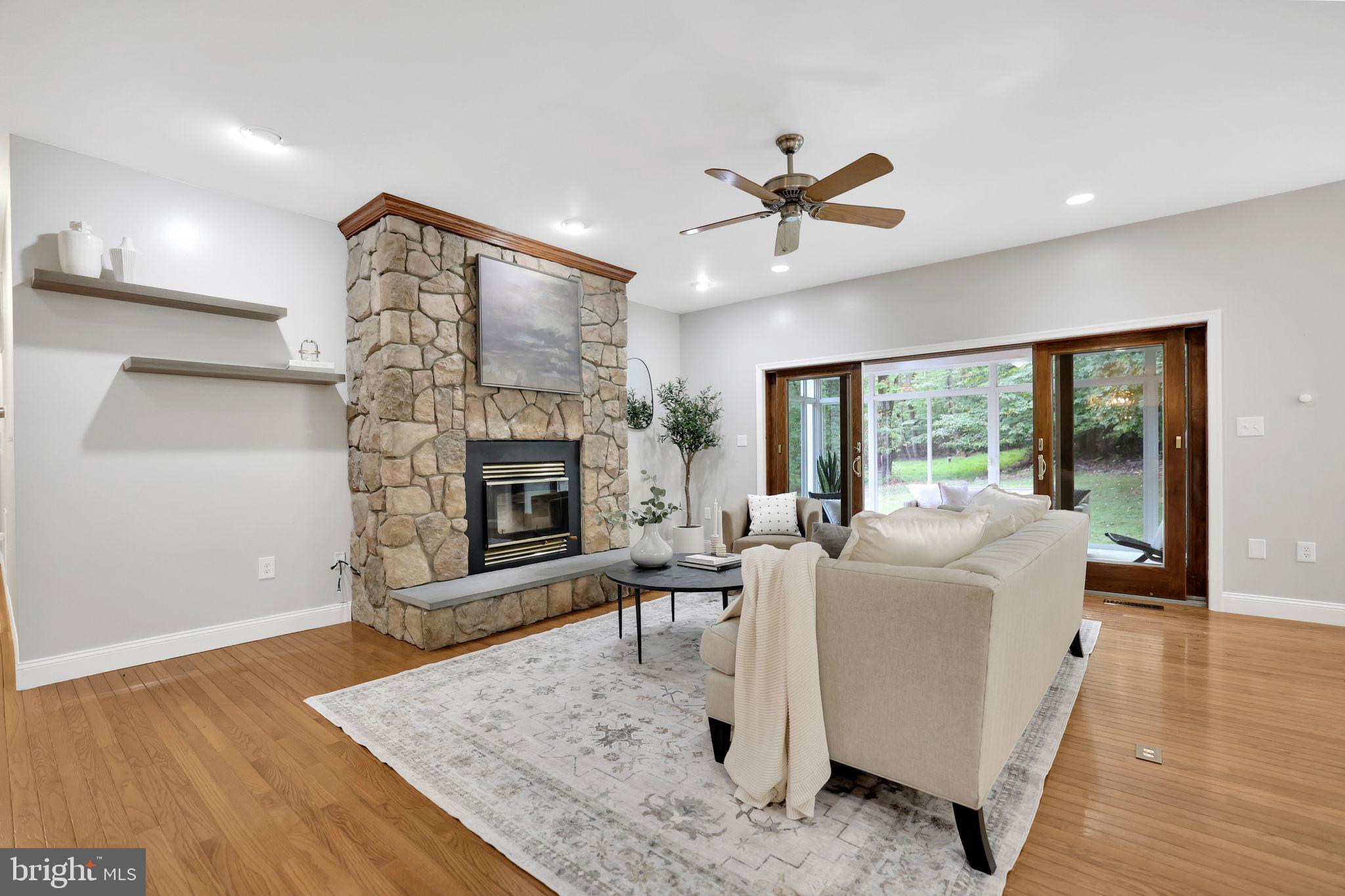 41541 Carter Ridge Lane Leesburg, VA 20176 - Photo 3 of 72 Living Room