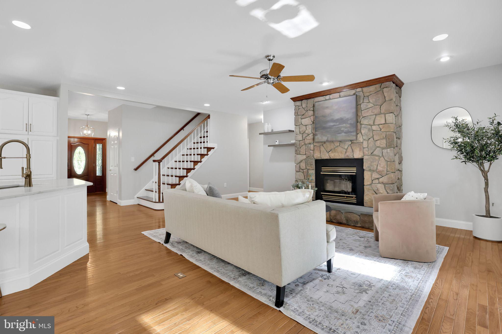 41541 Carter Ridge Lane Leesburg, VA 20176 - Photo 8 of 72 Living Room