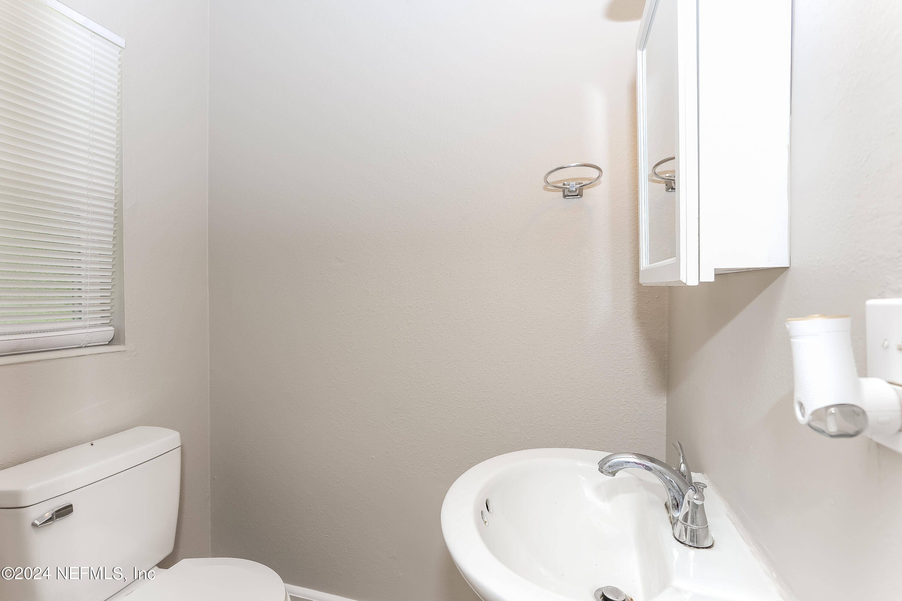 2232 Leon Road Jacksonville, FL 32246 - Photo 13 of 21 013-photo-main-bathroom-13880519