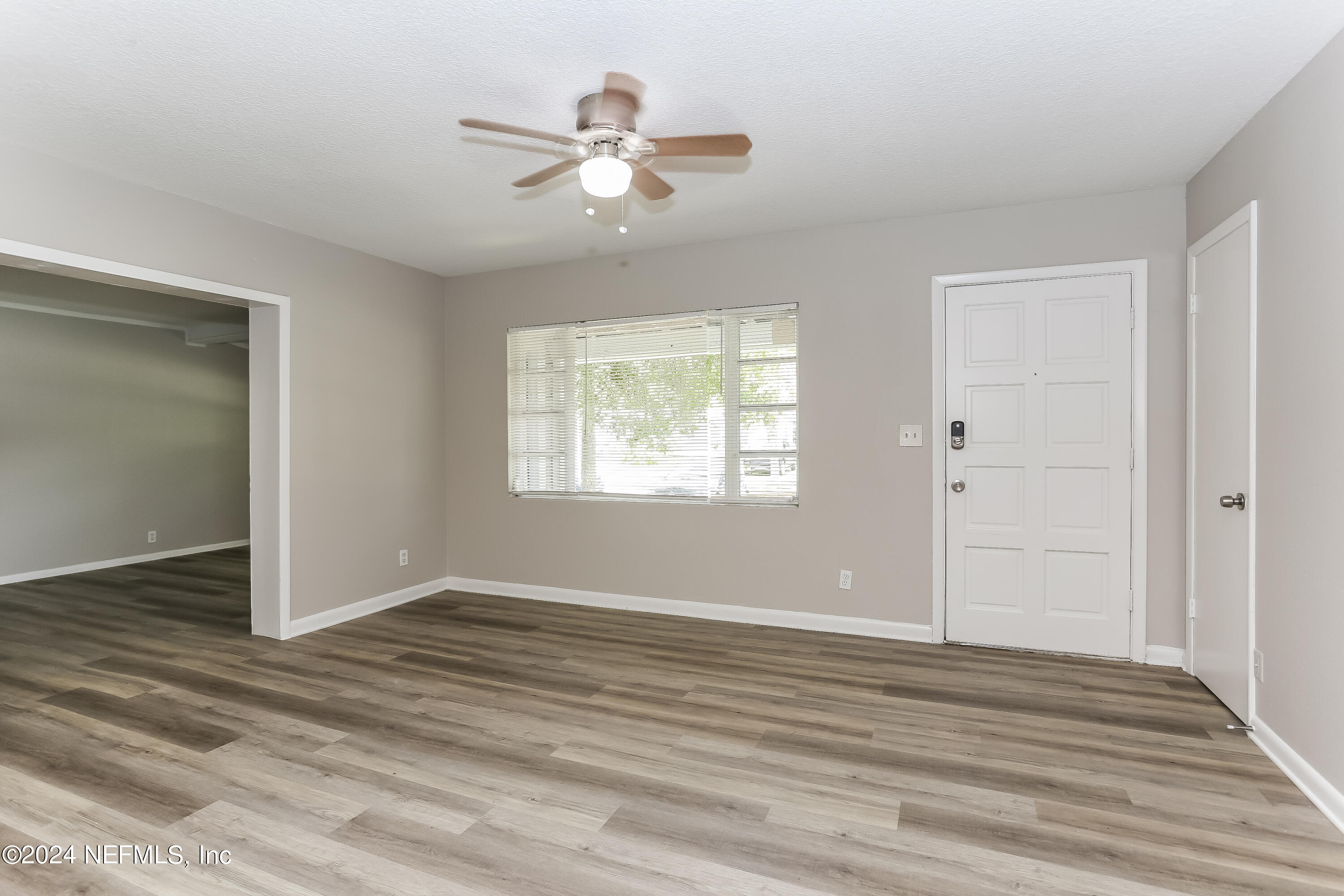2232 Leon Road Jacksonville, FL 32246 - Photo 10 of 21 005-photo-living-room-13880524