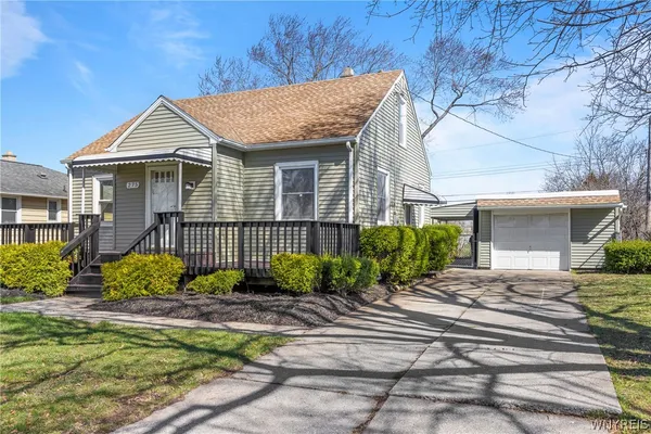 $229,900 | 275 Oakridge Avenue, Tonawanda, NY 14217