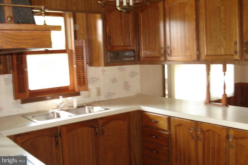 282 South Reading Road Ephrata, PA 17522 - Photo 5 of 16 Gallery Image 5