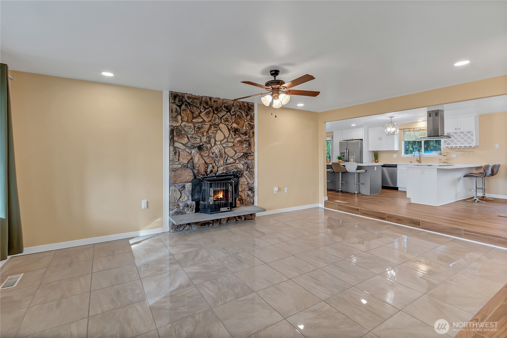 3205 192nd Street East Tacoma, WA 98446 - Photo 4 of 32