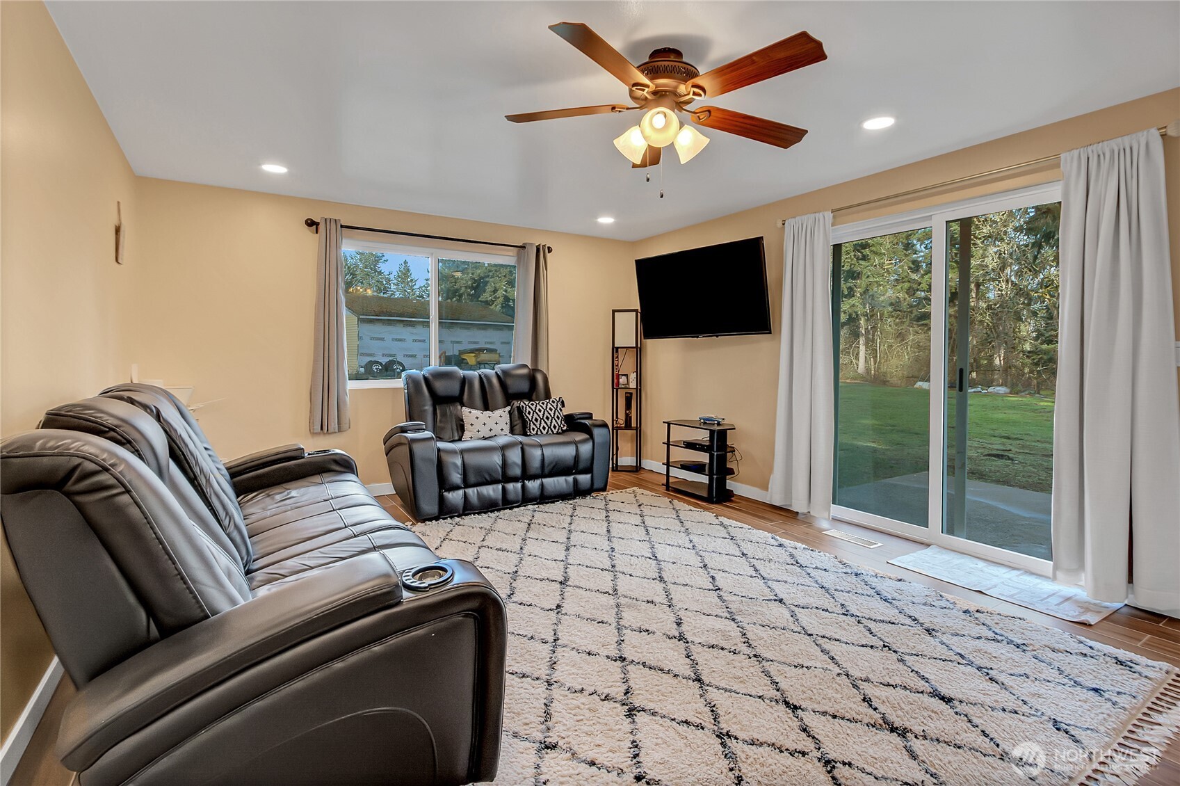 3205 192nd Street East Tacoma, WA 98446 - Photo 9 of 32