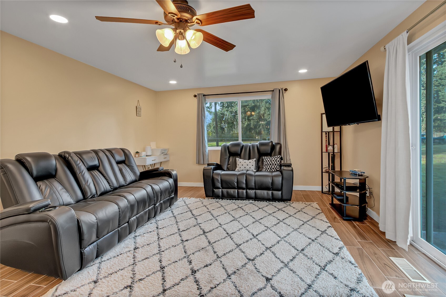 3205 192nd Street East Tacoma, WA 98446 - Photo 10 of 32