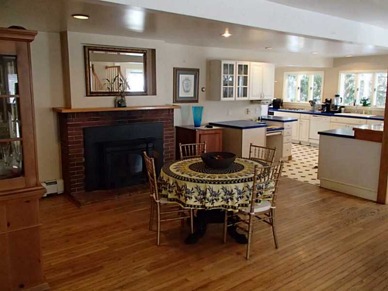 1 Middleton Road Bristol, RI 02809 - Photo 5 of 22 Dining Area.