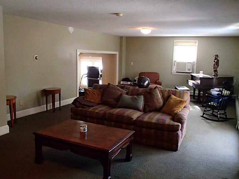 1 Middleton Road Bristol, RI 02809 - Photo 8 of 22 Living Room.