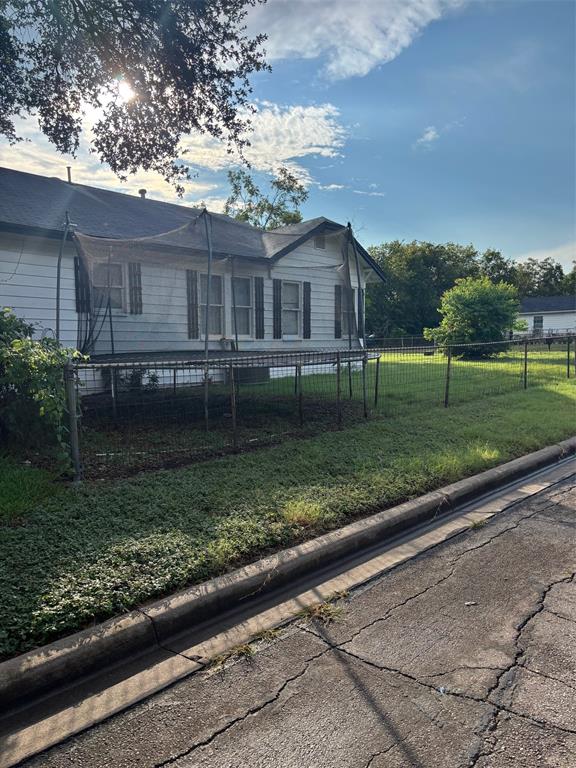 1528-1532 McFerrin Avenue Waco, TX 76708 - Photo 3 of 21 a front view of a house with a yard