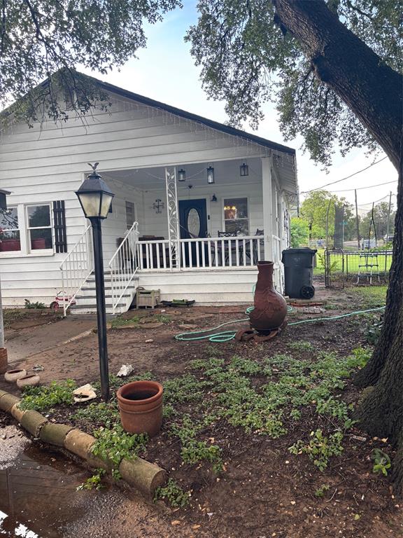 1528-1532 McFerrin Avenue Waco, TX 76708 - Photo 4 of 21 a front view of a house with garden