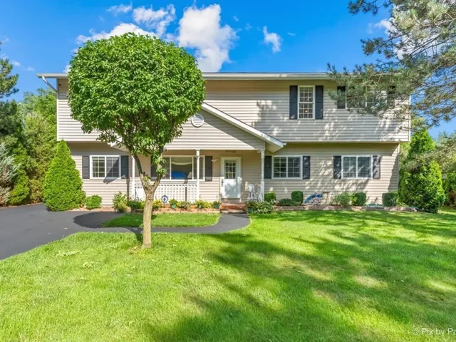 $425,000 | 2819 Sun Valley Drive, Cary, IL 60013