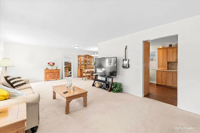 $425,000 | 2819 Sun Valley Drive, Cary, IL 60013